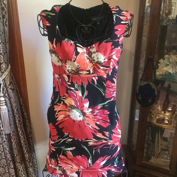 Not for sell yet Connected apparel dress - Picture 2 of 6